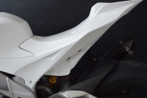 Aprilia RSV 4 2015- Parts Motoforza on bike - Seat under tray Version 2 for side exhaust holder