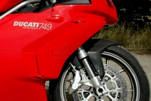 Ducati 749,999 2005-2006 Front fender Carbon on bike