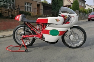 Ducati 175,250,350,450cc 1966- Fairing - version 1, GRP -  on the bike Ducati  250 OHC 1966