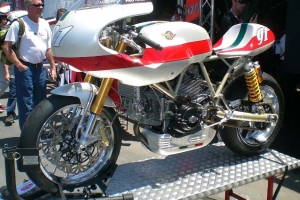 Sedlo racing - UNI / Ducati Paul Smart, 750,900SS, sport 1000e