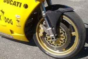 Ducati, 748,916,996,998  1995-2003  Front fender CARBON on bike