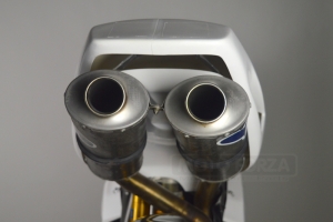 Ducati, 748,916,996 998 , 95-03 / Seat closed - 2 vents with cut out for tail lights - AMA SBK - 2 vents  GFK on bike