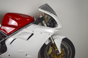 Ducati, 748,916,996,998  1995-2003  Front fender GRP on bike