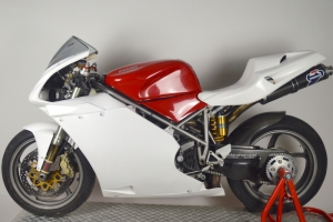 Ducati 996R 998 2002 Oil sump, GFK - on bike 998S