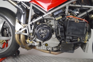Clutch cap Ducati Corse, carbon on Ducati 998