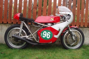 Fairing GRP - Honda 500 Hailwood replika 1965- on bike Honda CB 250 T