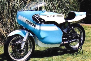 Fairing GFK - SET, Cut and drilled screen, screen bolts, Cowling  Suzuki 500 Titan 1969- on bike