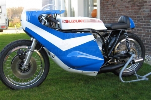 Fairing GFK  Suzuki 750 3cyl- 1970 on bike