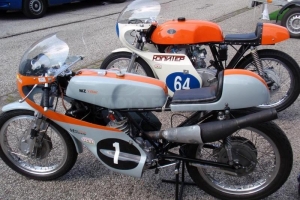 MZ  125cc, 1965- Vihur Seat on bike 