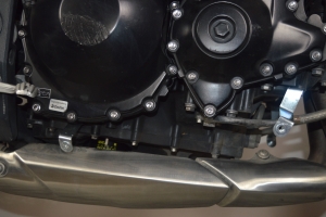 Bellypan Triumph 1050 Speed Triple 2011-2015, GRP - mounting kit - preview on bike - right side - bracket nr 3