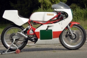 Yamaha TZ 250 1981-1984 seat on bike