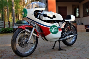 Yamaha TZ 250, 350 air parts Motoforza on bike Yamaha RD 250 1976
