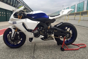 Preview - Motoforza parts on bike, Yamaha YZF R1M 2015 with Akrapovic exhaust