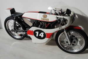 Parts on bike Yamaha AS 1 125 1969