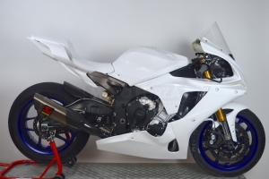 Yamaha YZF R1 2020-  motoforza parts on bike