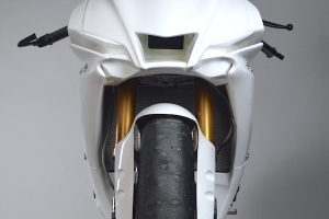 Yamaha YZF R1 2020- - Front fairing on bike