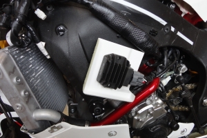 Preview, Motoforza parts on bike Yamaha YZF R1M 2015, CPU pholder GFK with racing CPU