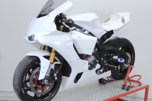 Yamaha YZF R1 2015-2019 motoforza parts on bike