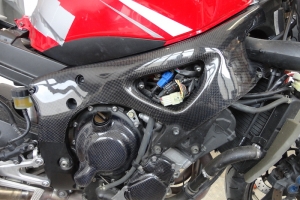 Yamaha YZF R6 2003-2005  Frame cover - Right, CARBON-KEVLAR - parts on bike
