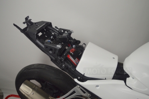 Yamaha YZF R3 2019- Motoforza parts on bike
