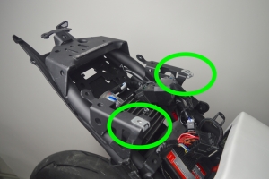 Yamaha YZF R3 2019- Motoforza parts on bike - seat mounting points